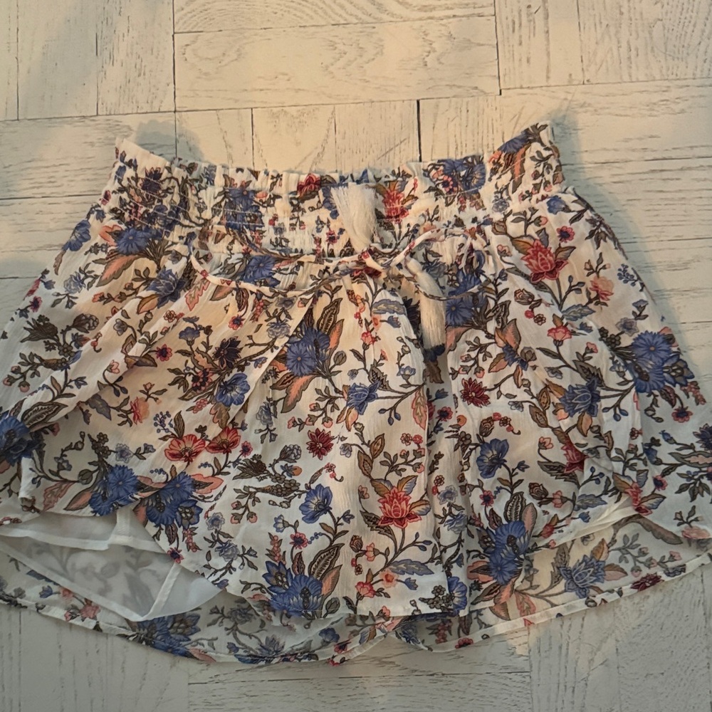 American Eagle Outfitters Blue and Red Floral Shorts